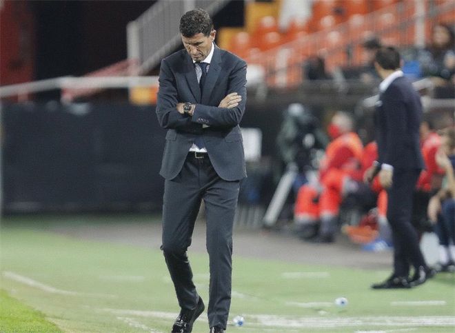 开云官网入口 -桑托斯内部会议纪要流出——最后时刻扳平良机，西甲使命明确，官宣口径保持一致的简单介绍