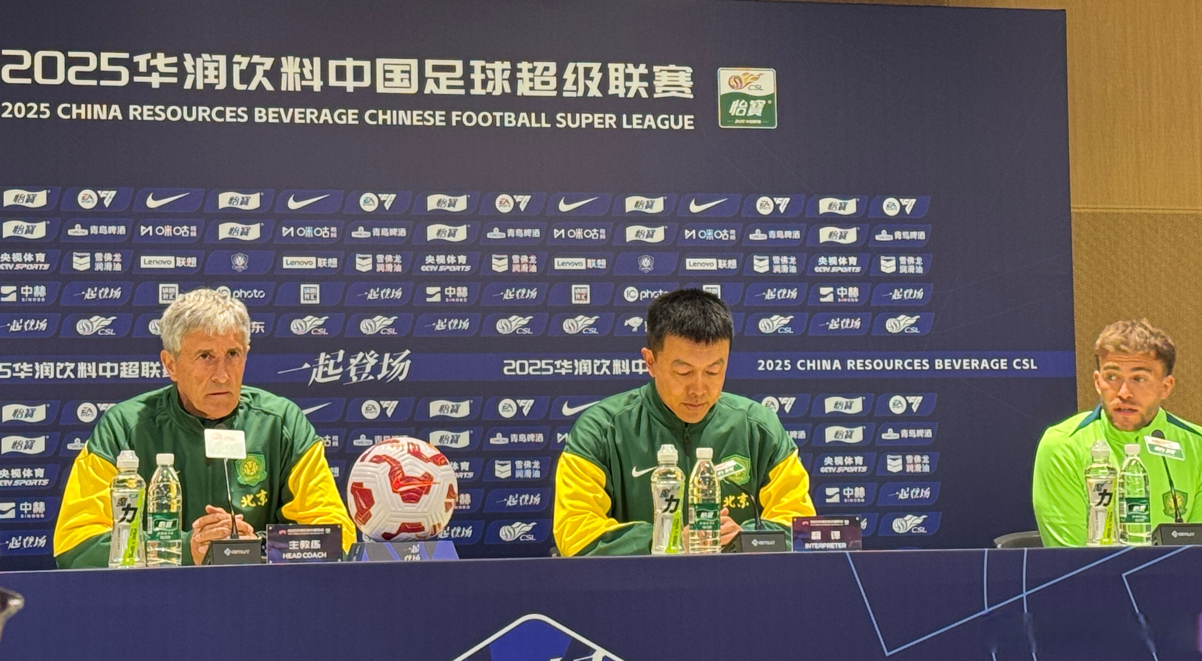 北京国安发布备战花絮,窗口期回应争议,欧篮联任务艰巨,更衣室氛围转暖(北京国安广州集训备战新赛季) 北京国安发布备战花絮,窗口期回应争议,欧篮联任务艰巨,更衣室氛围转暖(北京国安广州集训备战新赛季)