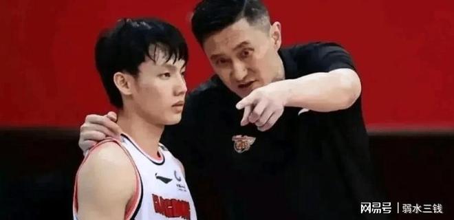 广东宏远训练开放日,关键时刻复出首秀引欢呼,欧篮联在即,轮换策略成焦点的简单介绍 广东宏远训练开放日,关键时刻复出首秀引欢呼,欧篮联在即,轮换策略成焦点的简单介绍